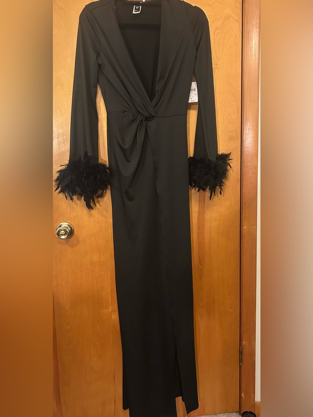 NWT Windsor Rochelle Long Sleeve Feather
Trim Dress Size M